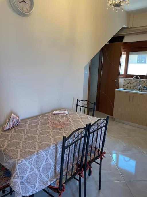 Eirini House Apartamento Leonídion Exterior foto