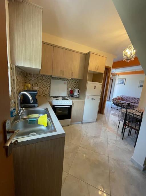 Eirini House Apartamento Leonídion Exterior foto