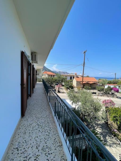 Eirini House Apartamento Leonídion Exterior foto